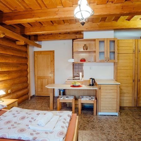 Janosikova Valaska Hills Apartments Терхова Екстер'єр фото